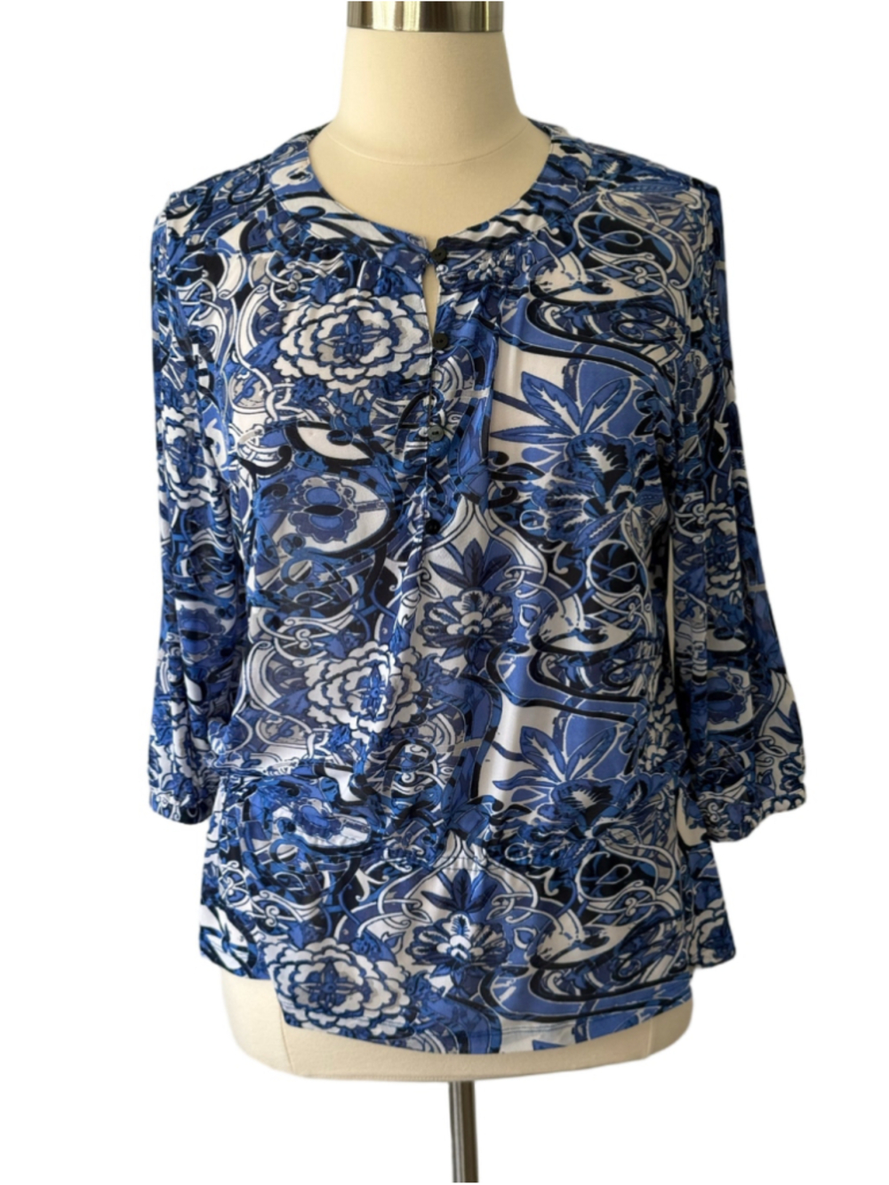 Chico’s Travelers size 16 Floral Paisley Blouse, Blue and White (Chico’s 3)